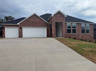 8003 E Sugarloaf St, Siloam Springs, AR 72761