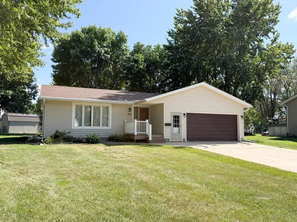 1523 Eckerson Dr, Worthington, MN 56187