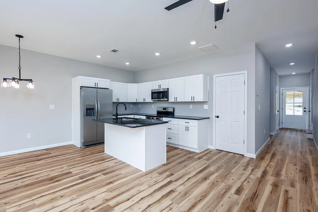3 bed, 1440 sqft, $2,450 — Photo 4