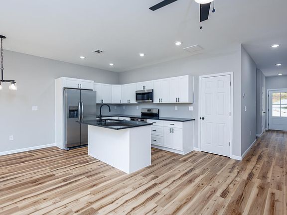 4th image of 200 Back Pine Way #B