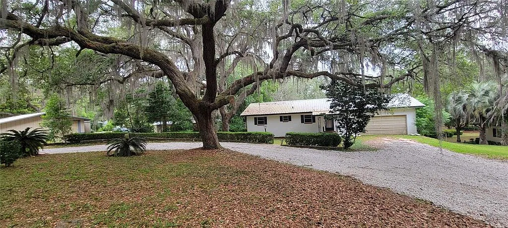 4 bed, 2.5 bath, 1872 sqft, $1,875 — Photo 1