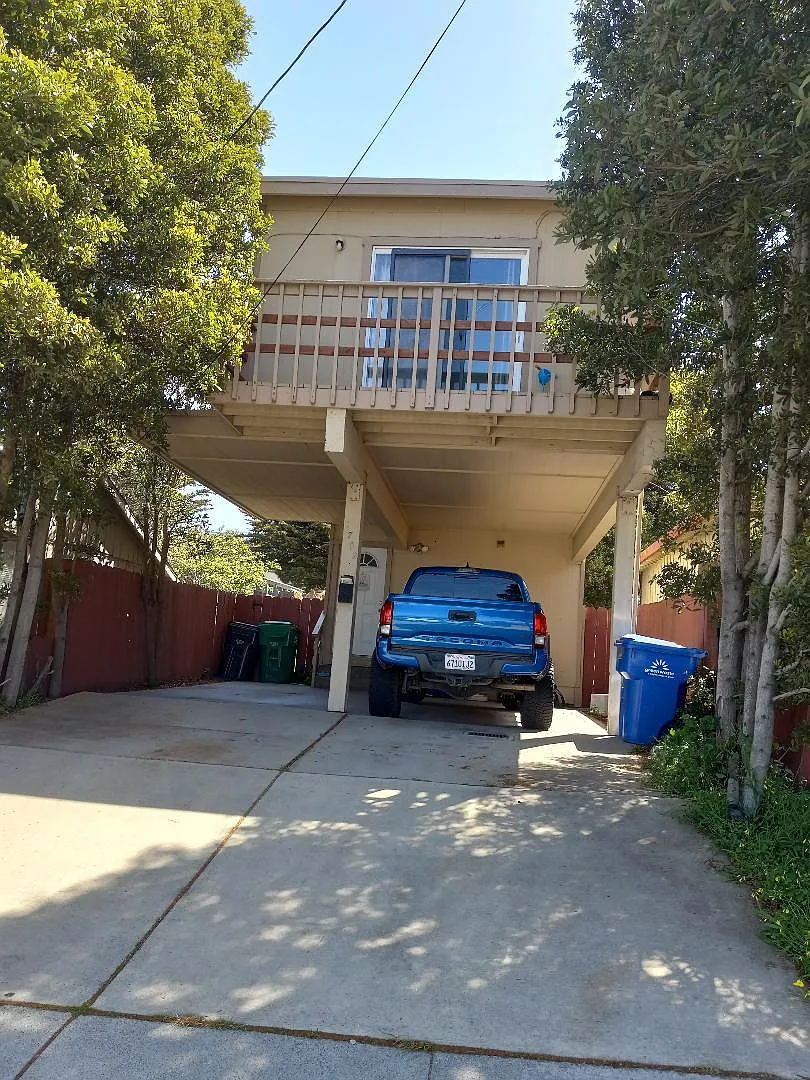 1702 Goodwin St photo 1