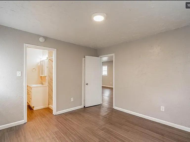 820 SW 31st St — Photo 9