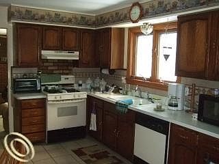 2nd image of 3567 N Shore Dr