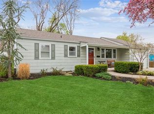 7638 Ash St, Prairie Village, KS 66208