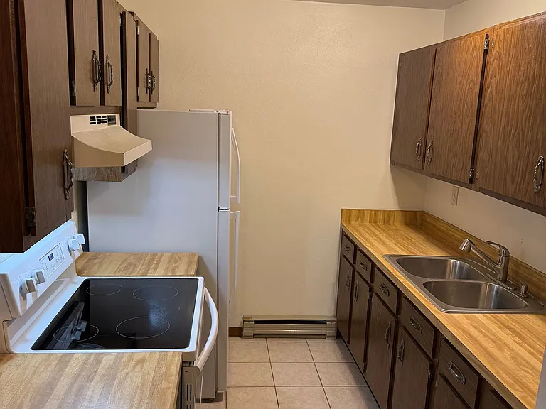 Immaculate Updated 1 Bedroom with 1 Bath — Photo 6