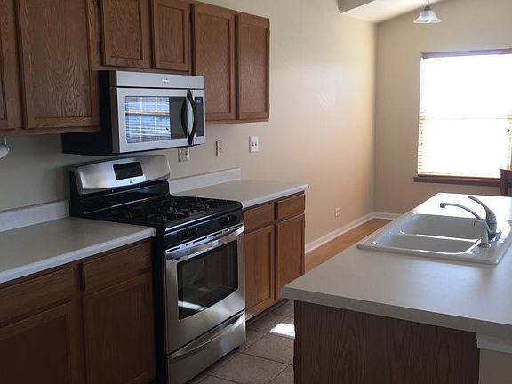5th image of 689 Fieldcrest Dr