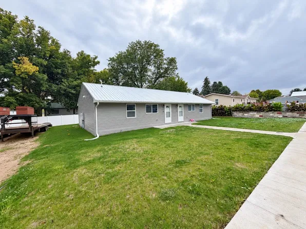 612 E 3rd St, Paxton, NE 69155