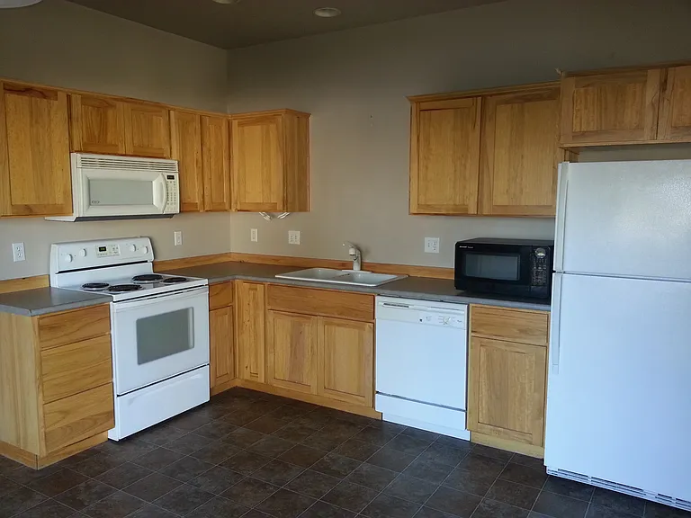 16406 Heath Dr — Photo 3