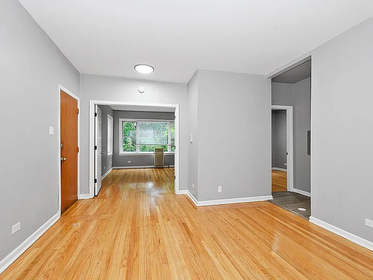 6200 S Albany Ave — Photo 8