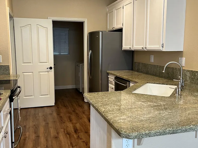 68 Heather Garden Ln — Photo 3