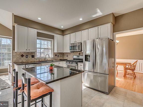 4th image of 1 Live Oak Ln
