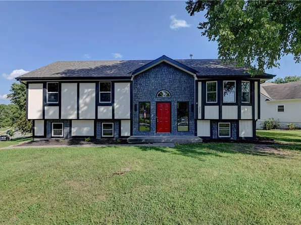 2029 Place Liberte Dr, Liberty, MO 64068