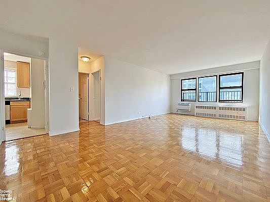 1st image of 200 E 15th St APT 18D