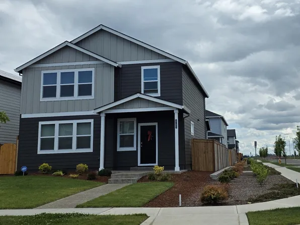 2792 Chickadee Ln, Woodburn, OR 97071