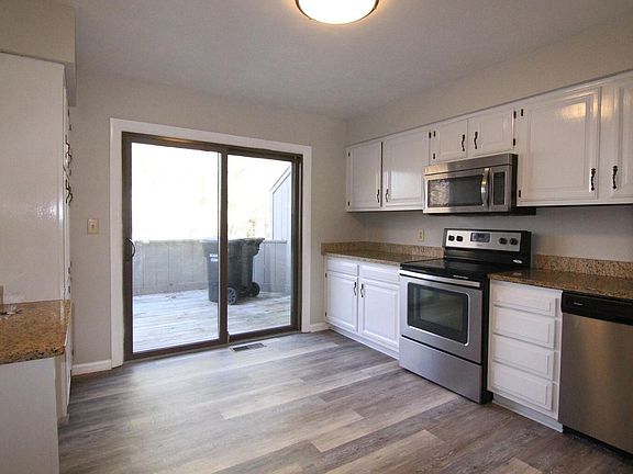 5th image of 3415 Londonderry Ln