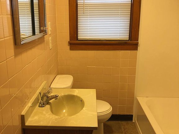 4th image of 3710 N Vincent Ave