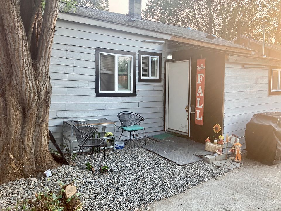 1st image of 419 E 1st Ave