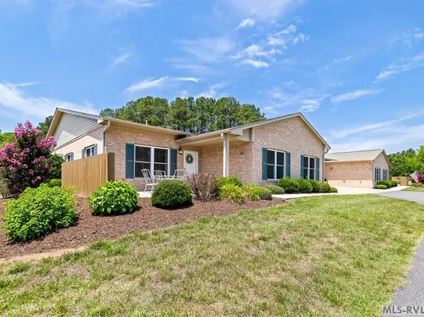 140 Reed Cir, South Hill, VA 23970
