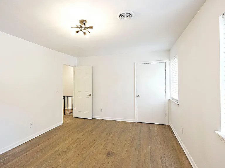 209 Greentree Park — Photo 11