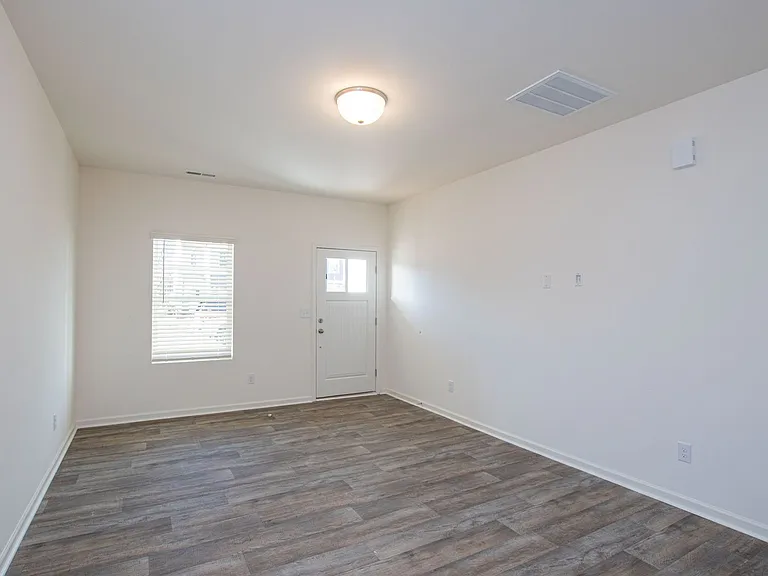 7030 Duncan Acres Dr — Photo 3