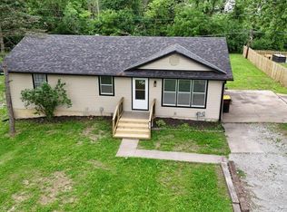 904 S 5th St, Savannah, MO 64485