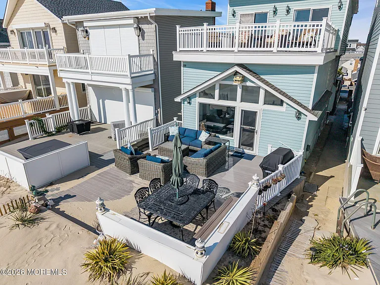 55 Beach Front — Photo 5