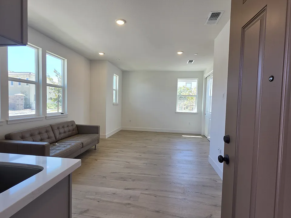 306 W Rustica Dr #1