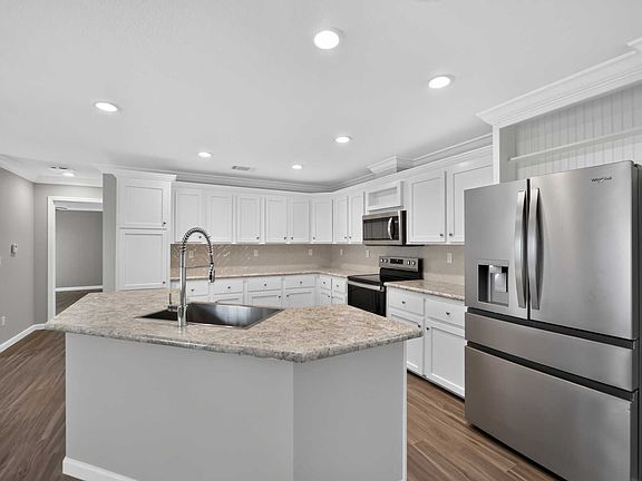 3rd image of 102 La Vista Dr #102