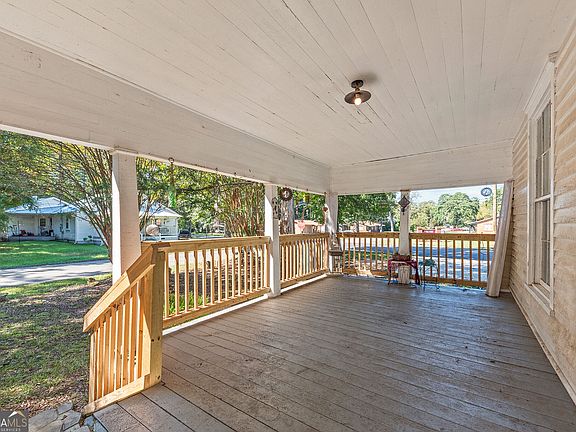 4th image of 715 Crawfordville Rd