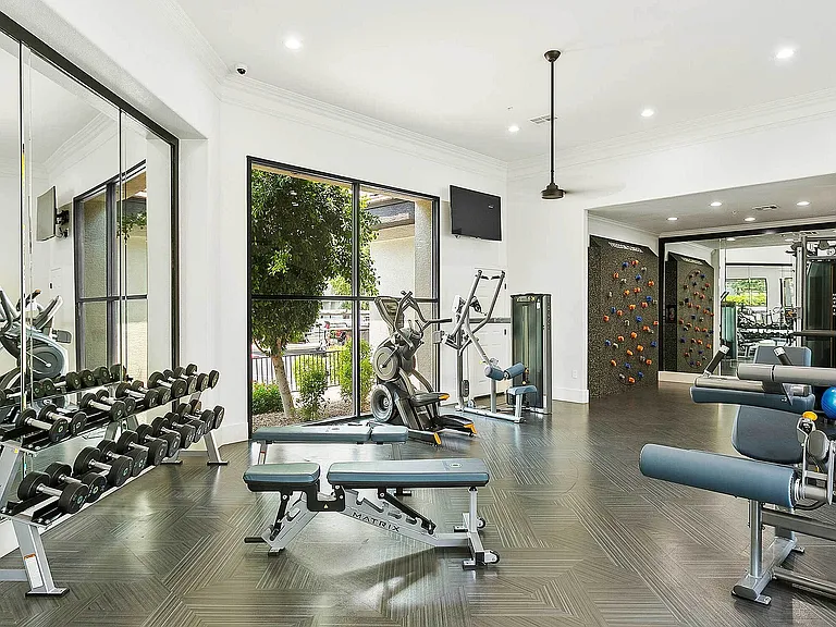 24/7 Fitness Center