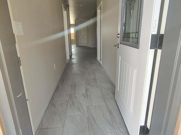 3rd image of 912 W Jaffa St