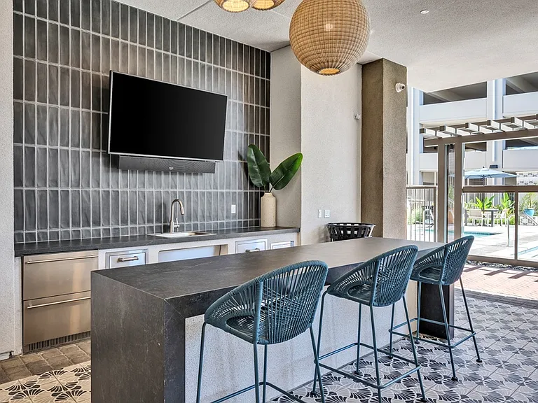 Downtown Ontario Luxury Apartments — Photo 75