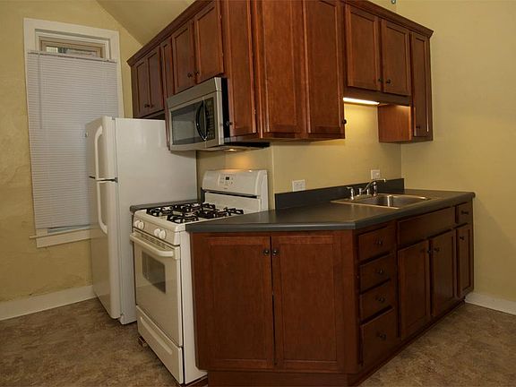 5th image of 4014 Oak St APT 1