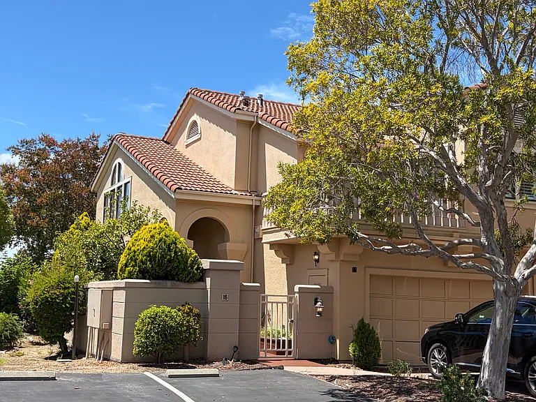 16 Violet Ln — Photo 1