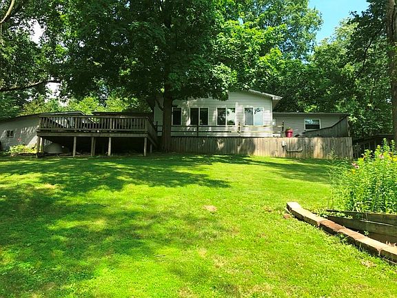 3rd image of 3060 W Shore Dr