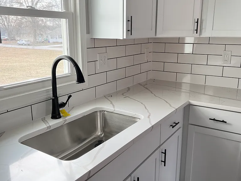 9 NW Orchard Dr — Photo 3
