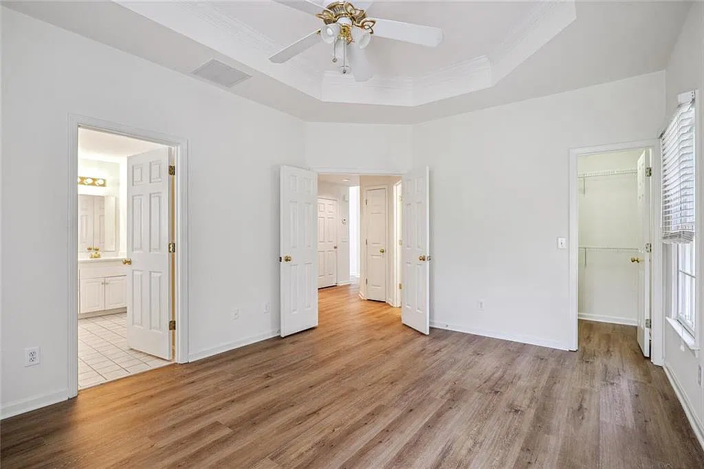 3 bed, 2.5 bath, 2335 sqft, $3,600 — Photo 3