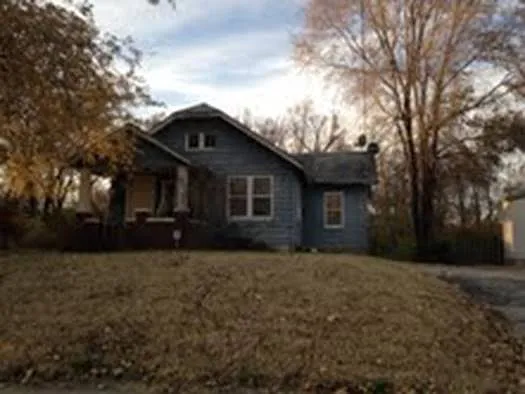 817 Falling Springs Rd photo 1
