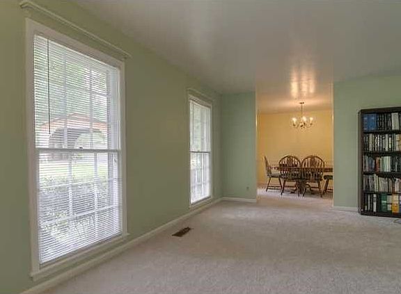 2nd image of 1105 Mountain Oaks Dr