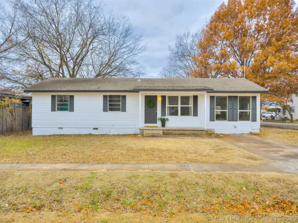 727 E 12th Pl, Bartlesville, OK 74003
