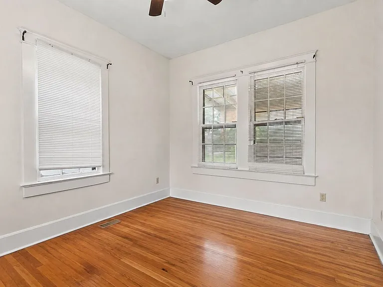 1304 Riverside Dr — Photo 11