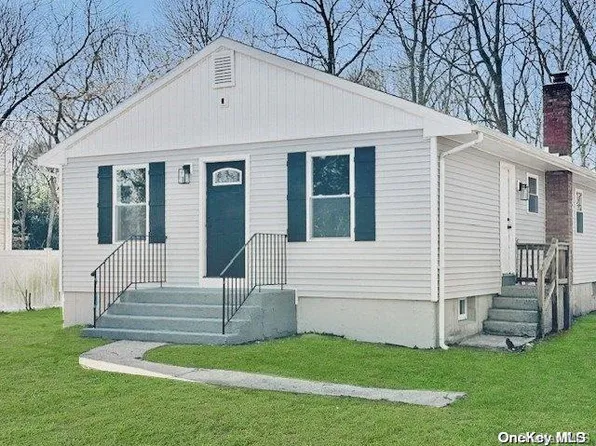 260 Hawthorne Street, Mastic Beach, NY 11951