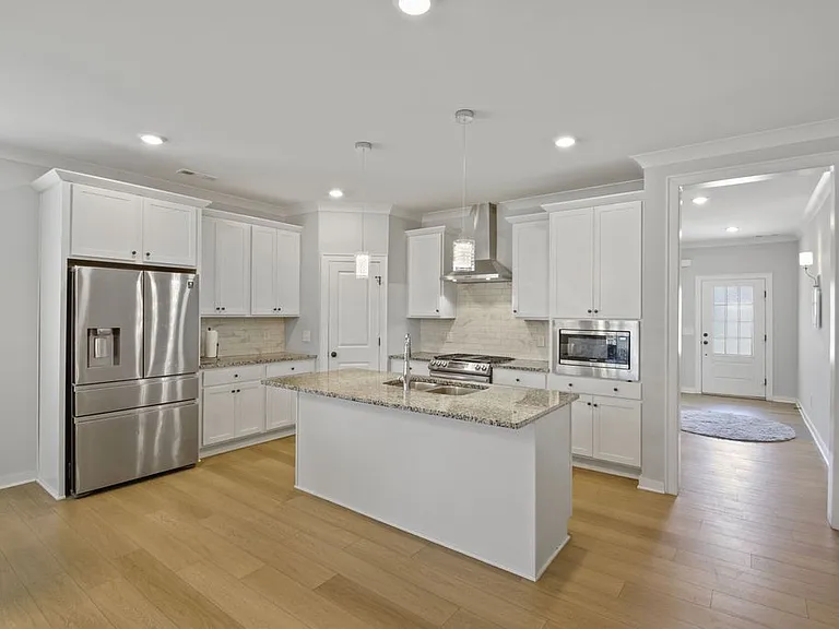 917 Plowson Rd — Photo 9
