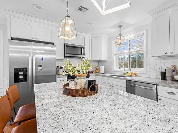 5th image of 1460 Chalkstone Ave