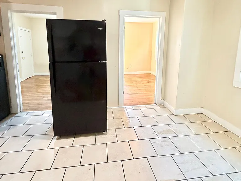 564 Howard Ave #2RR — Photo 2