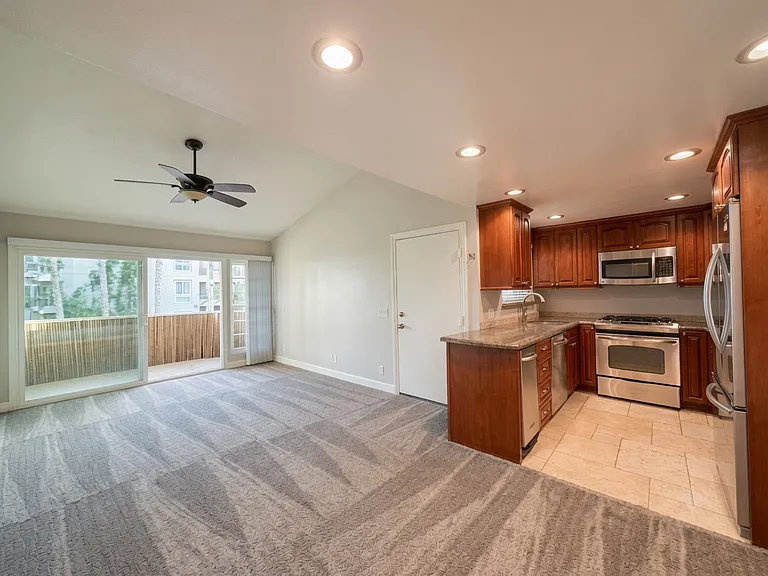 400 N Myers St N #10 — Photo 4