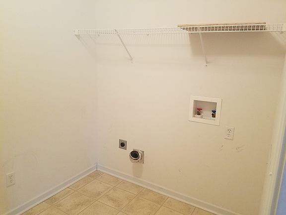 4th image of 915 City Park Dr