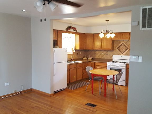3rd image of 9932 Armitage Ave
