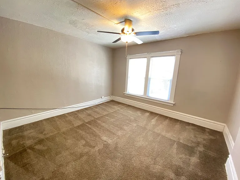 Hunter Ave 1444-1446 MLR (LH2) — Photo 8